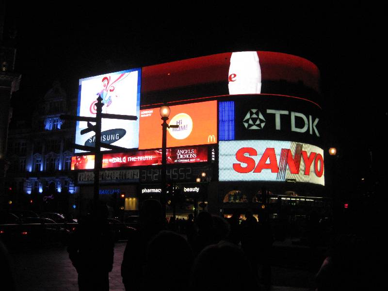 02 Piccadilly Circus